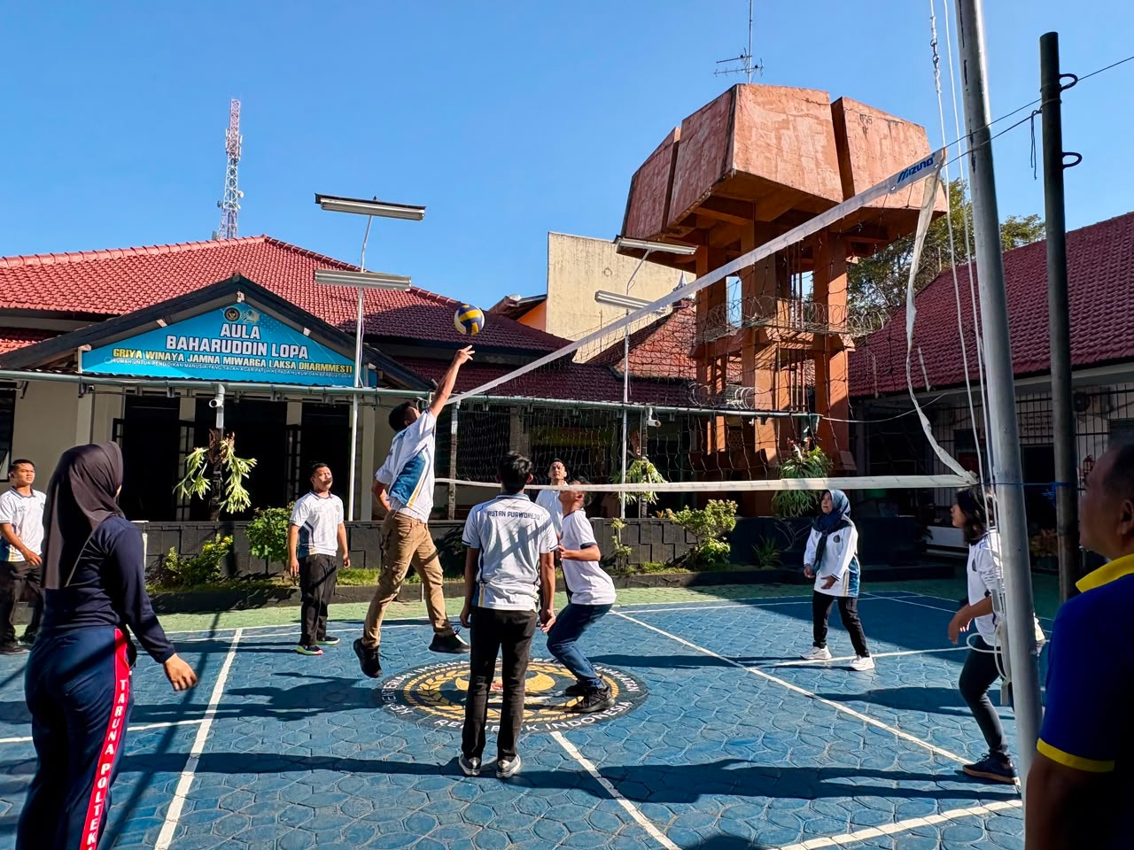 Pegawai Rutan Purworejo Perkuat Kebersamaan Lewat Olahraga Pagi