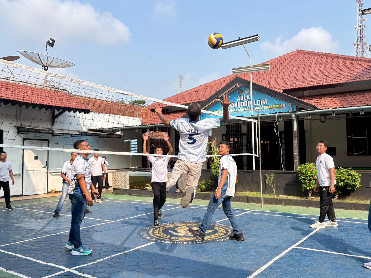 Jumat Sehat Penuh Semangat, Pegawai Rutan Purworejo Kompak Bertanding Voli