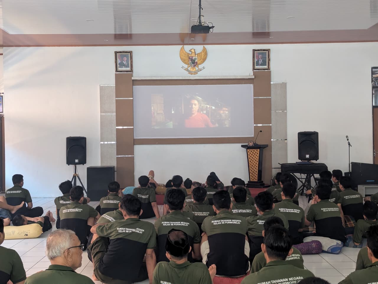 Rutan Purworejo Fasilitasi WBP Nonton Bersama dengan Pengawasan Petugas